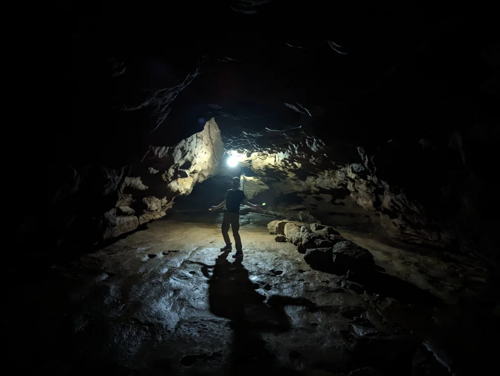 Arwah Cave, India