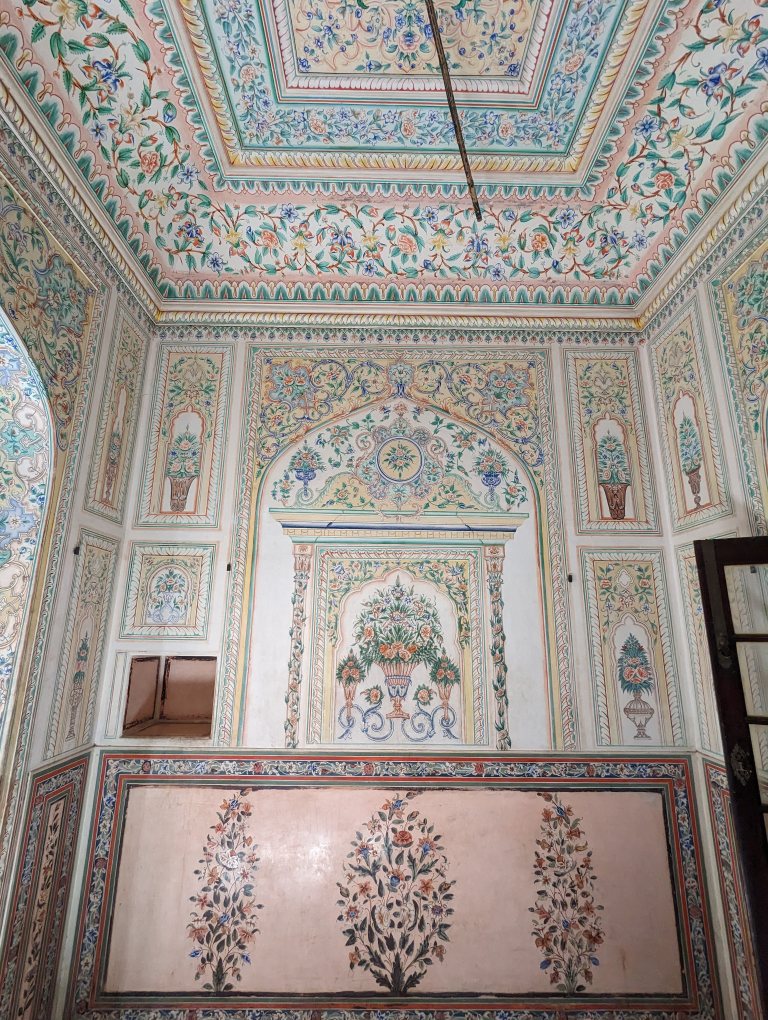 An amazing artistic room in Nahargarh Fort / Tiger Fort