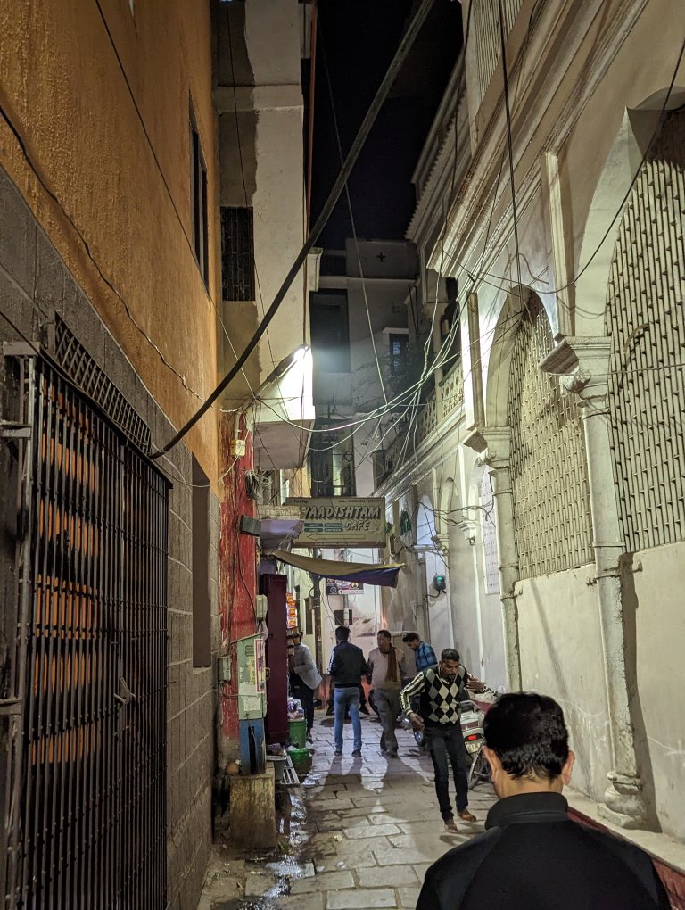 A thin street in Varanasi