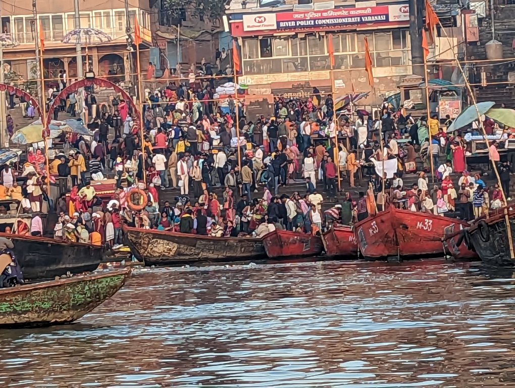Ganges Boat Ride - The crowd