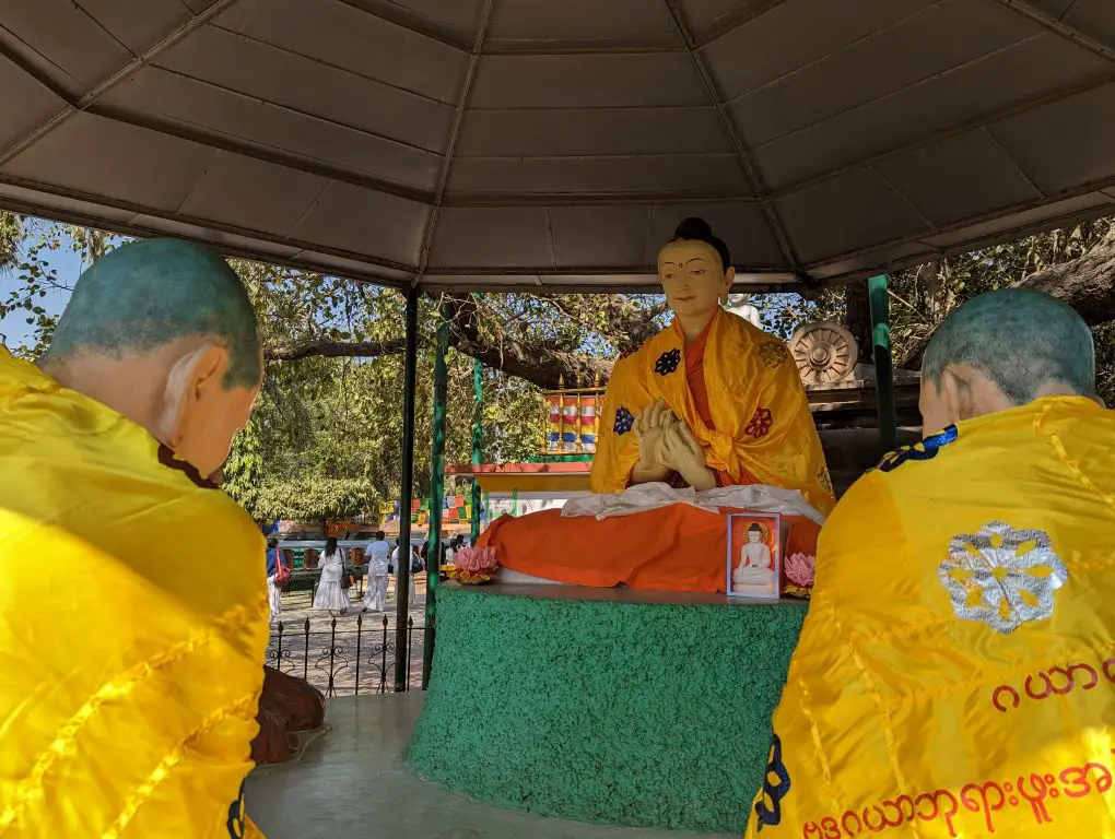 Sarnath - Buddha's FIrst Sermon Statues