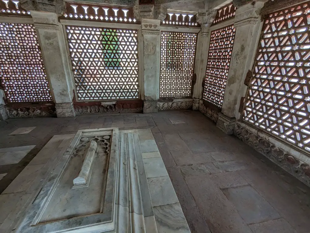 Inside a tomb in Qutub Minar