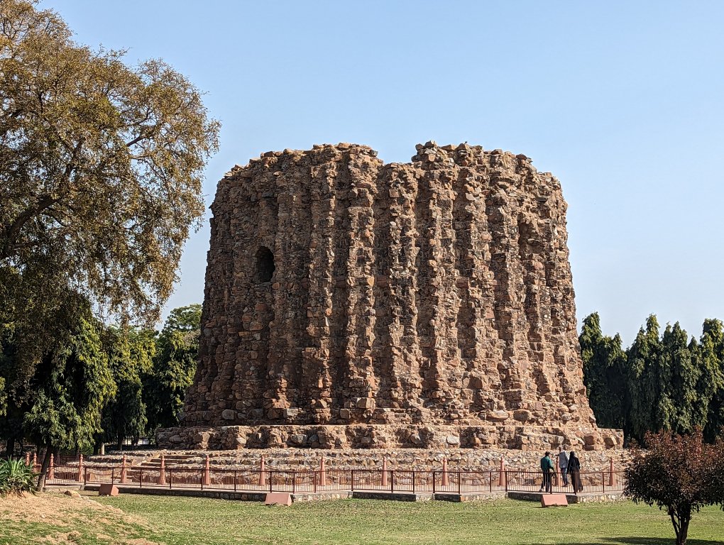 Qutub Minar - Ancient tomb