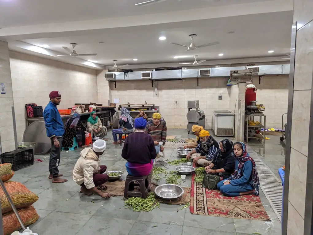 Spices and people organizing them